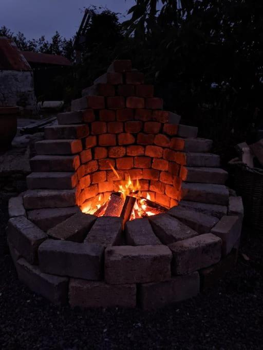 Secluded Private Cottage Hot-Tub, Sauna & Fire-Pit Carrick on Shannon エクステリア 写真