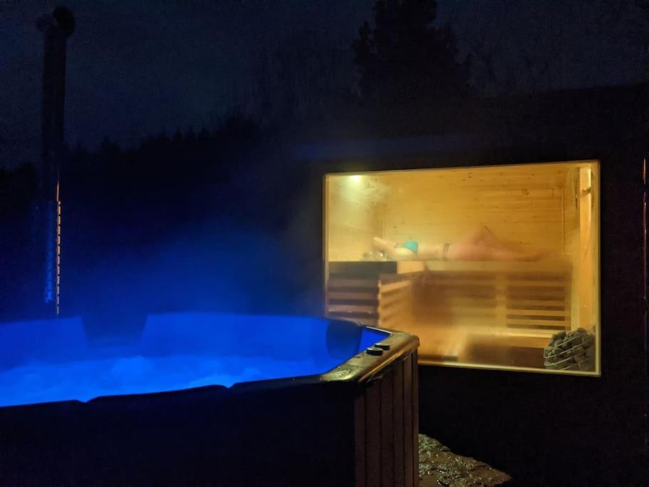 Secluded Private Cottage Hot-Tub, Sauna & Fire-Pit Carrick on Shannon エクステリア 写真