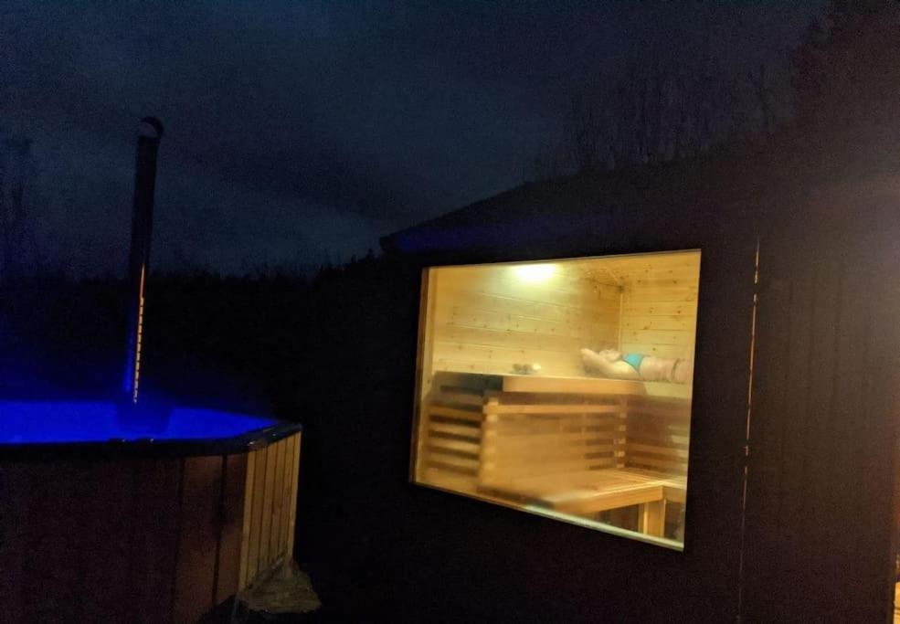Secluded Private Cottage Hot-Tub, Sauna & Fire-Pit Carrick on Shannon エクステリア 写真