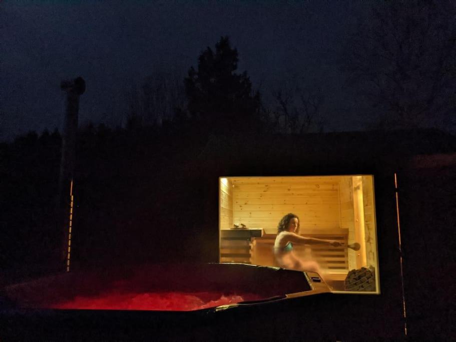 Secluded Private Cottage Hot-Tub, Sauna & Fire-Pit Carrick on Shannon エクステリア 写真